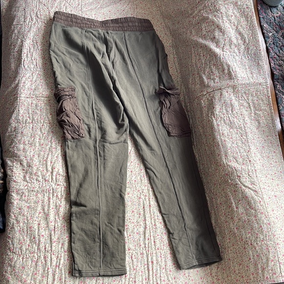 Fabletics army green joggers size L - Picture 4 of 5